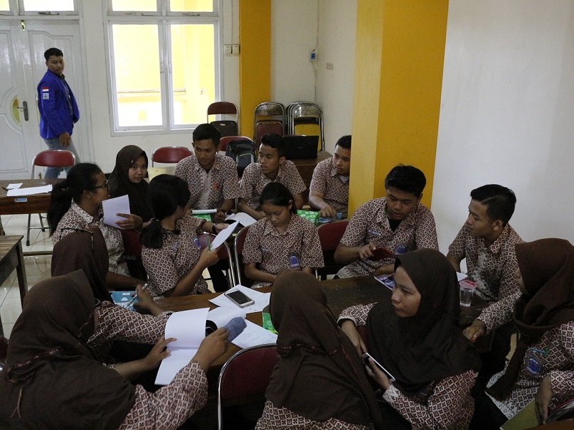 sesi diskusi di SMA N 12 Semarang